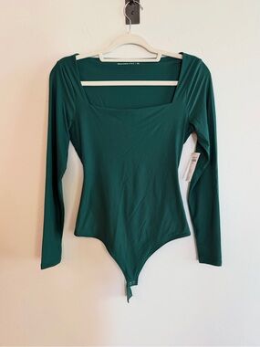 Abercrombie & Fitch Soft Matte Seamless Long Sleeve Squre-Neck Bodysuit